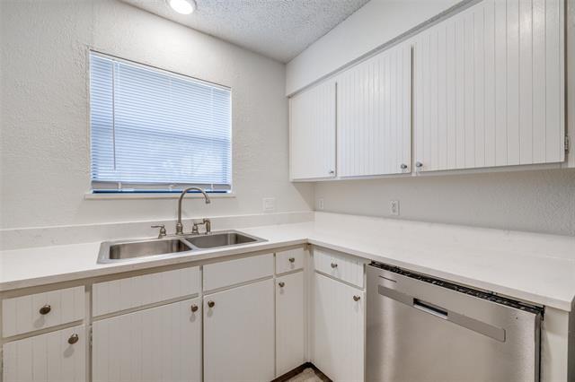 Building Photo - 2733 St George Pl