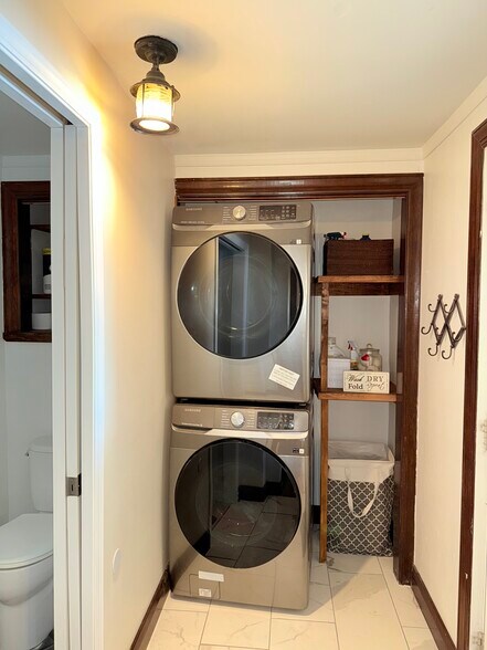 Building Photo - 612 W Washington St