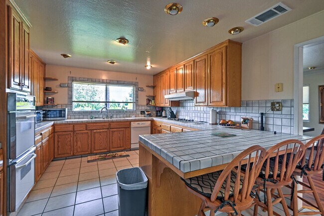 Building Photo - 1280 Rucker Ave