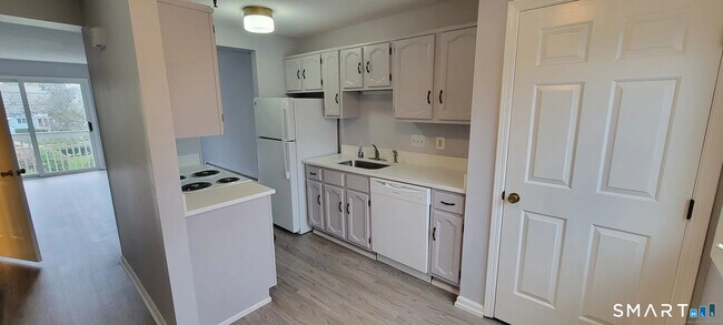 Building Photo - 678 Savin Ave