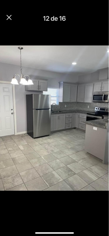 Building Photo - 1008 E la Cantera Ave