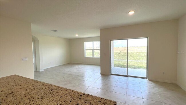 Building Photo - 487 Lily Ln