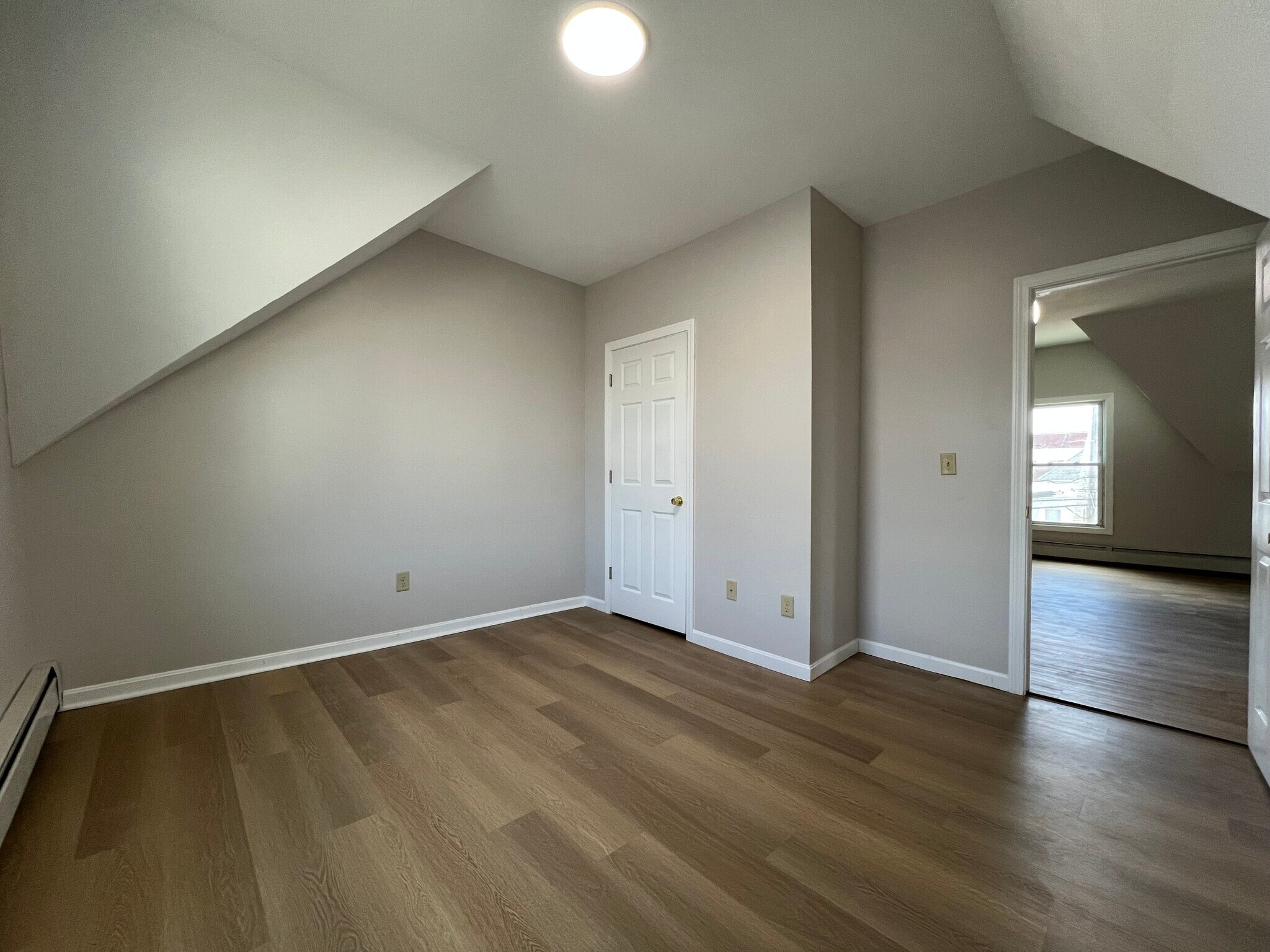 Building Photo - 981 Valley St