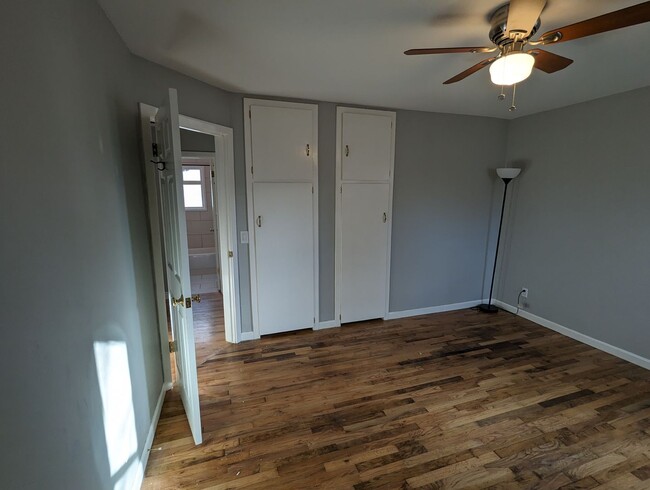 Building Photo - Cozy 2 Bedroom Cottage w/ Close Access to ...