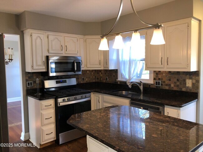 Building Photo - 683 Princess Ct