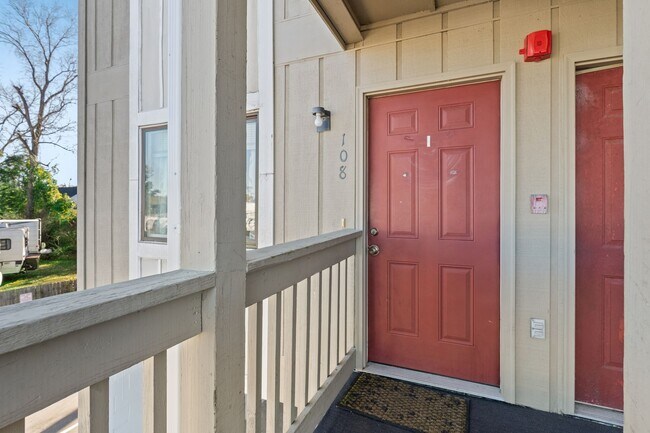 Building Photo - Charming 1-Bedroom Condo: Your Coastal Retreat Awaits in Myrtle Beach!