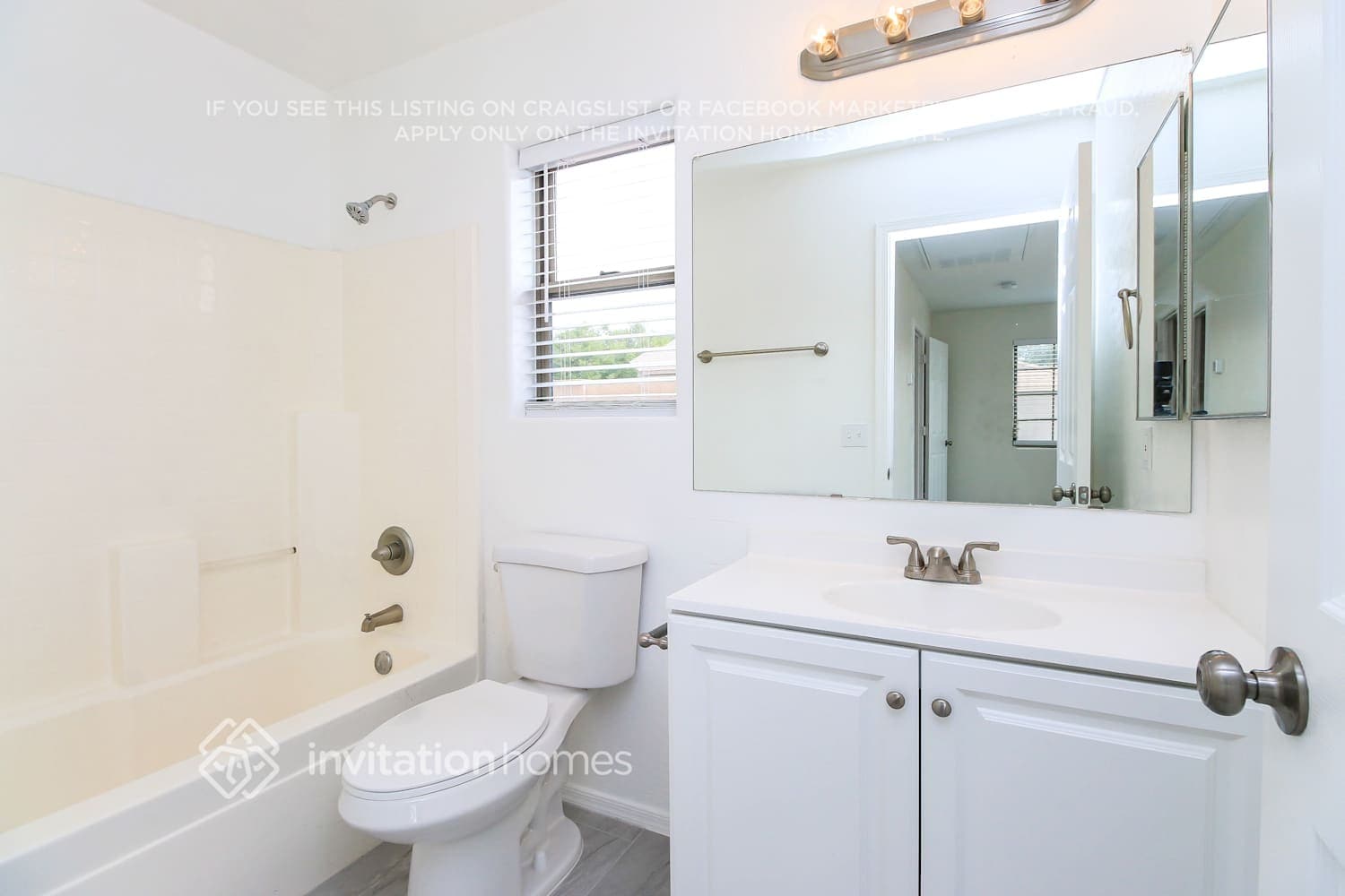 Building Photo - 11240 E Roselle Ave