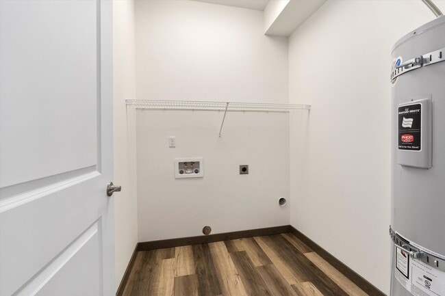 Building Photo - Beautiful Spacious Two Bedroom Townhouse i...