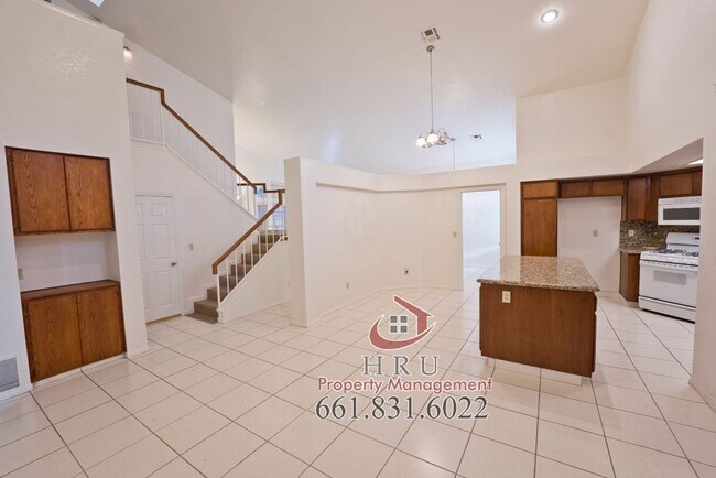 Building Photo - SW-4 bed/3 bath + pool house