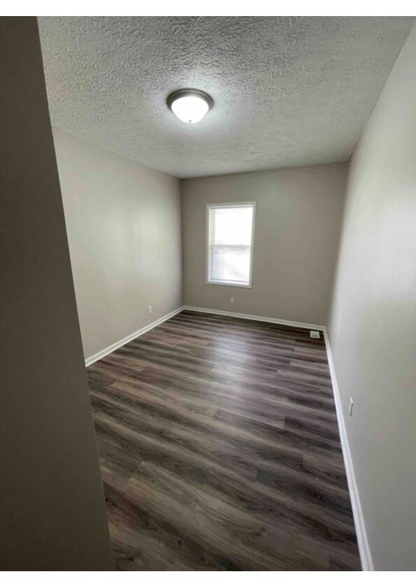 Building Photo - 576 High St NE