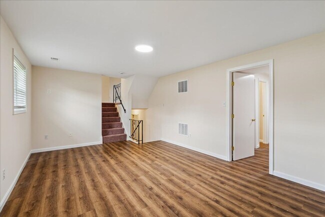 Building Photo - CONVENIENT LOCATION