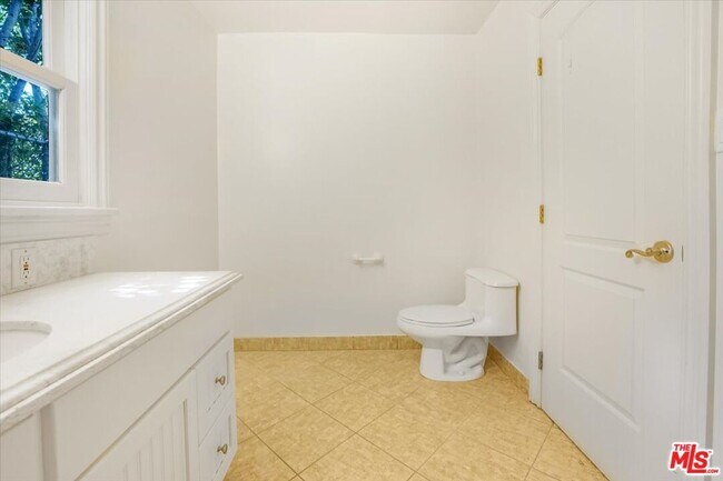 Building Photo - 114 S Layton Dr