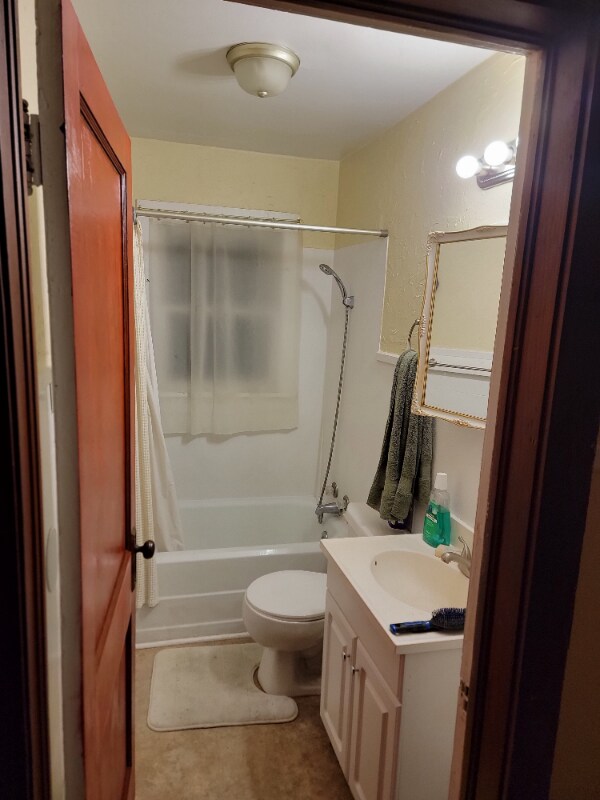 Building Photo - 1019 E 8th St