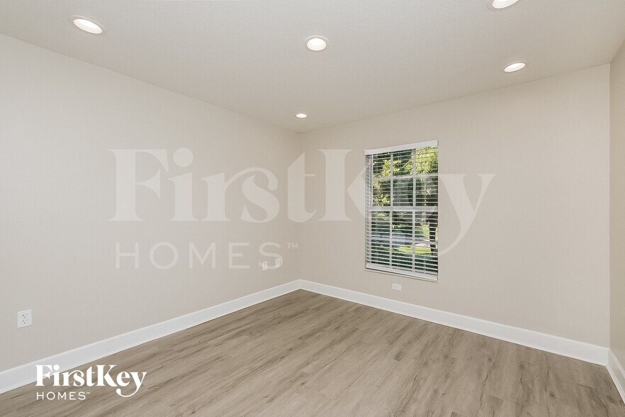 Building Photo - 5322 Plum Ave