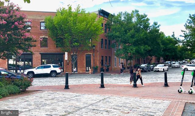 Building Photo - 706 S Bond St