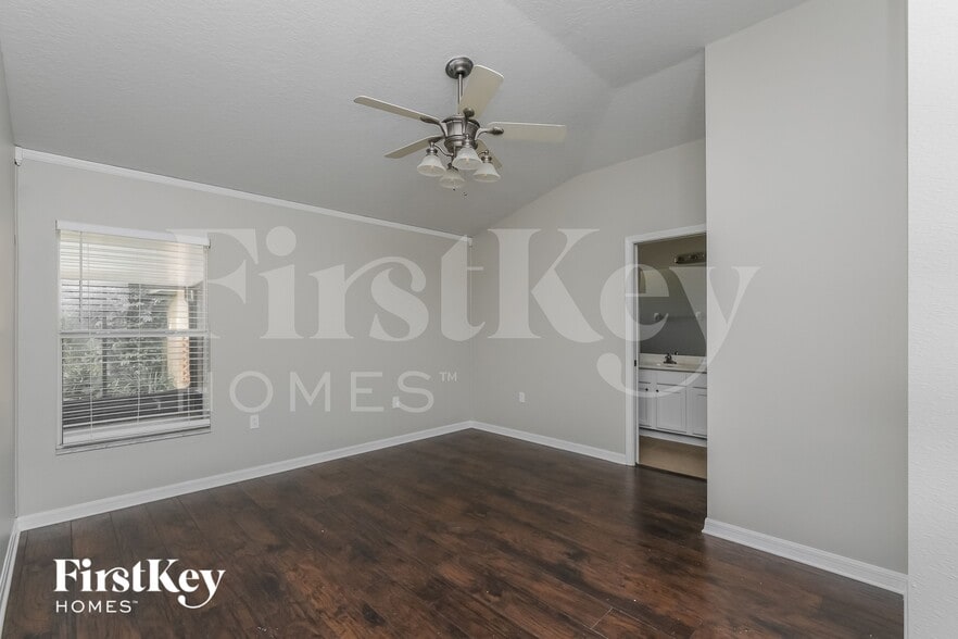 Building Photo - 9728 Highland Ridge Dr