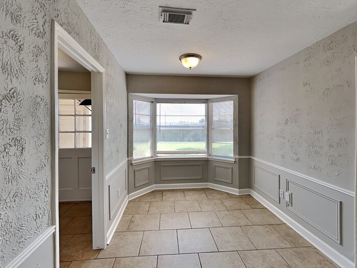 Building Photo - 7726-7712 12 Fairway Ln