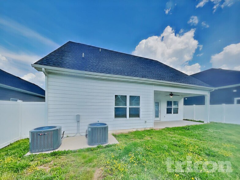 Building Photo - 607 Gallant Way