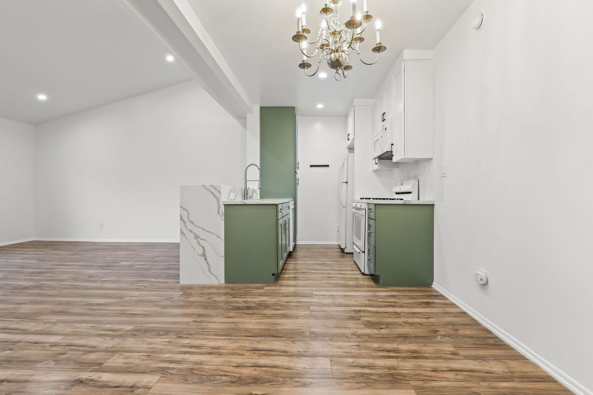 Building Photo - 5500 Lindley Ave