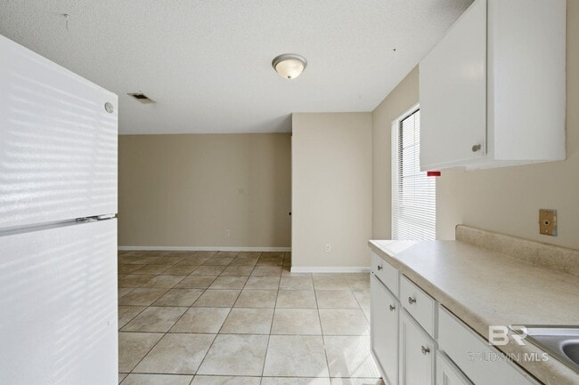 Building Photo - 6413 Schoel Ln