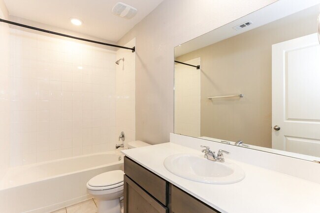 Building Photo - 980 Alton Dr