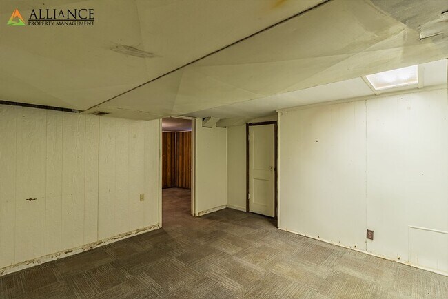 Building Photo - 1016 Bertrand St