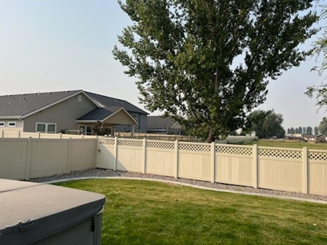Building Photo - Gorgeous 3 bed 2 ba home with  just off Hubbard Rd and Rapid Creek Way in Kuna
