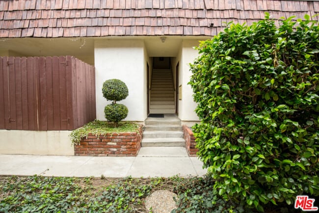 Building Photo - 2418 Graham Ave