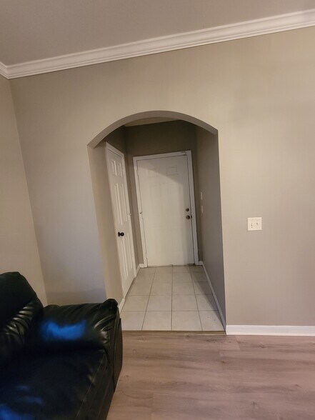 Building Photo - 7800 Point Meadows Dr