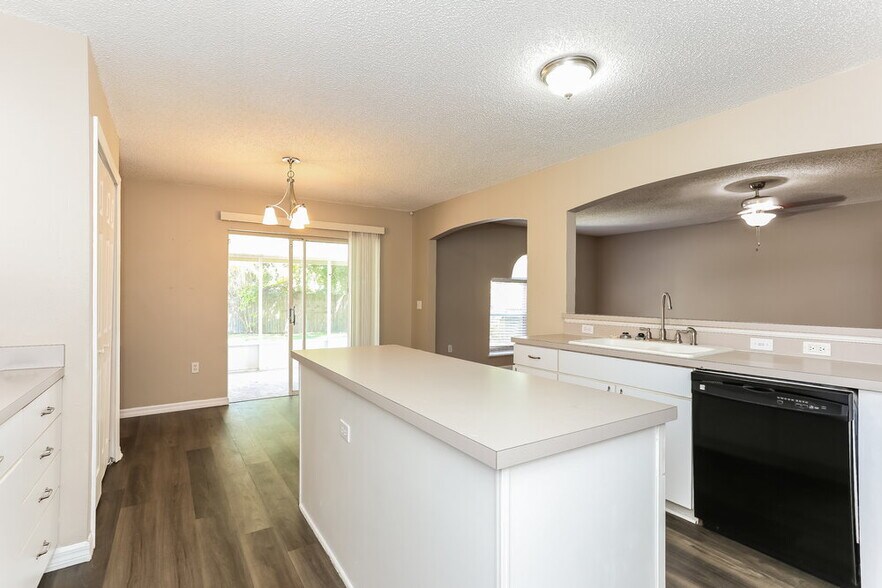 Building Photo - 6951 Playpark Trail