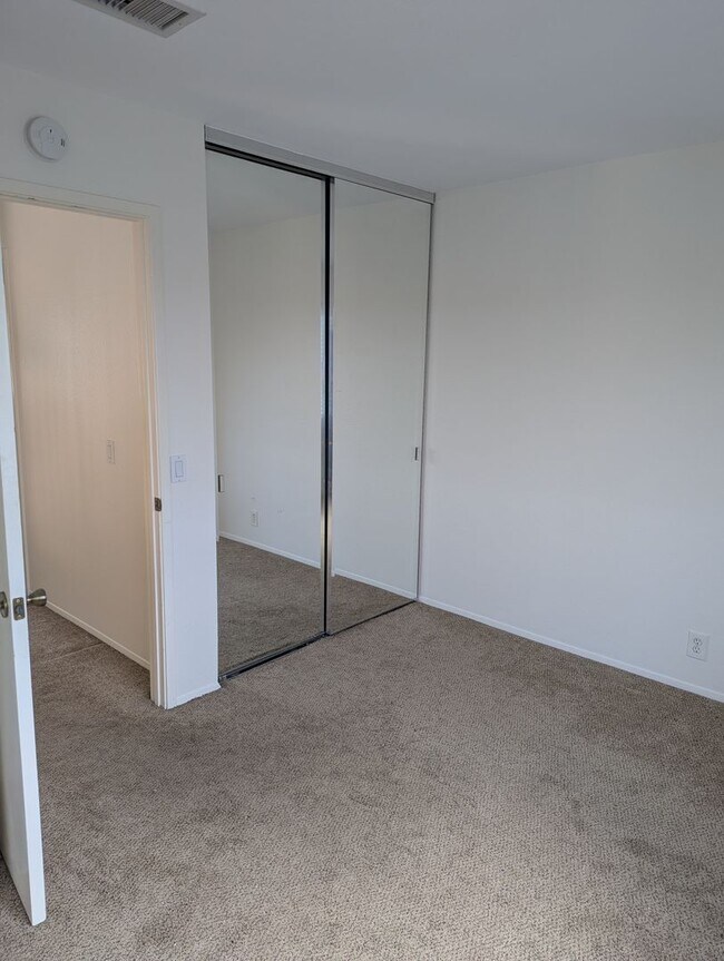 Building Photo - 3 Bed/2 Bath Townhome in Poway