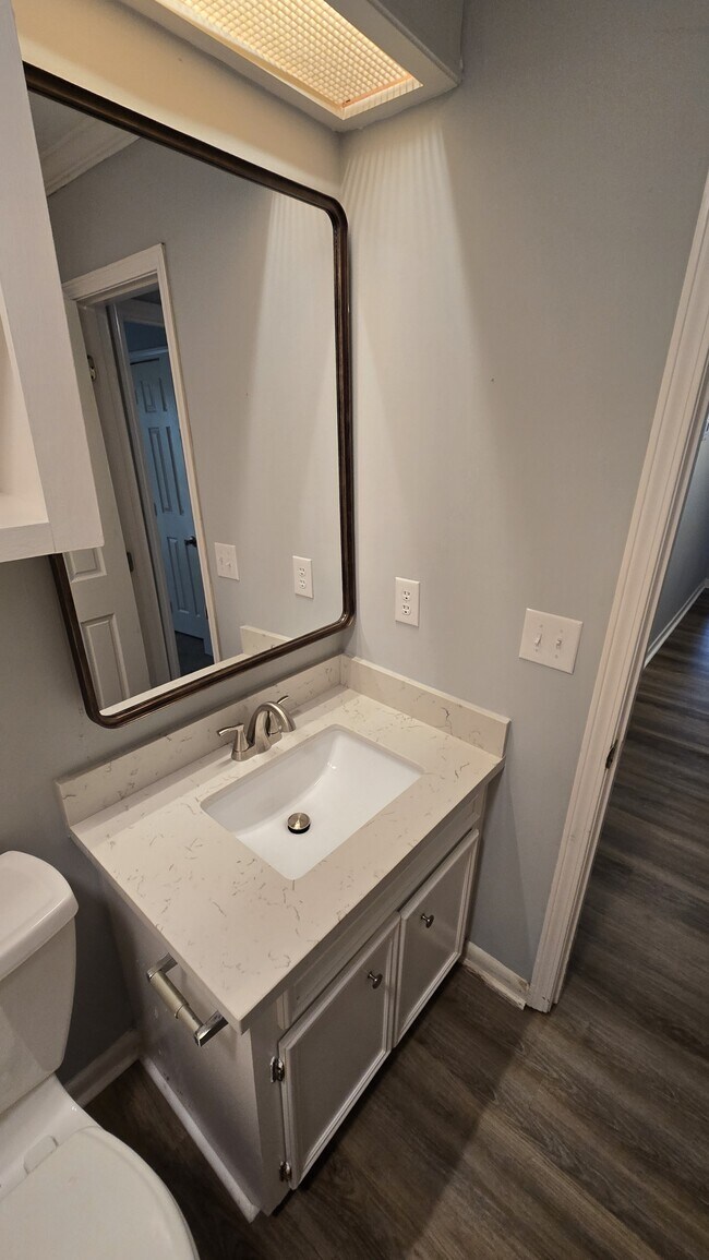 Building Photo - 405 Brentwood Dr