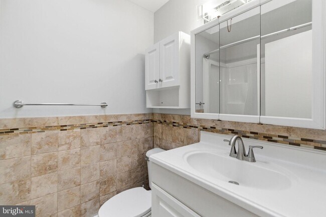 Building Photo - 2816 Woodbridge Rd