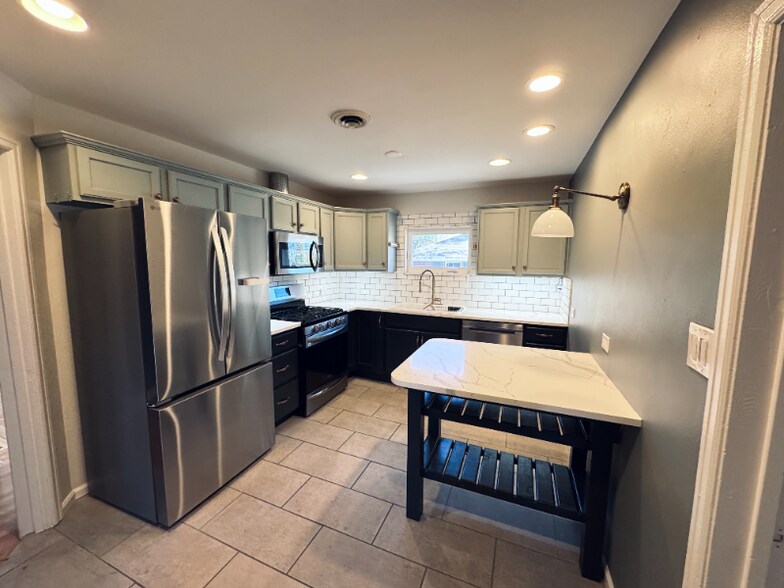 Building Photo - 3647 Adams St