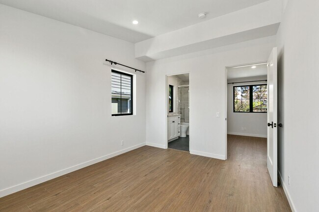 Building Photo - 28832 Shady Pl