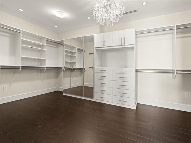 Building Photo - 3376 Peachtree Rd NE