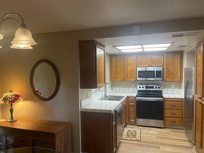 Building Photo - 209 Live Oak Cir