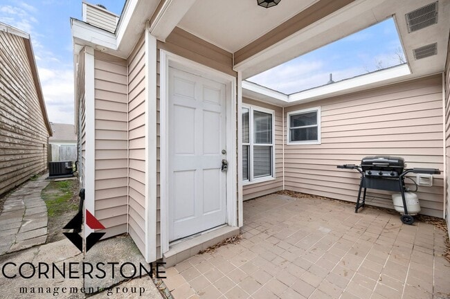 Building Photo - 3 bedroom home LOCATED OFF OF JONES CREEK ROAD!