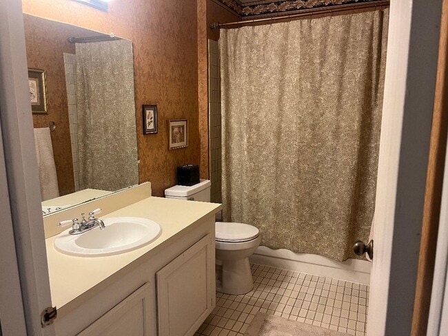 Building Photo - 30475 W 14 Mile Rd