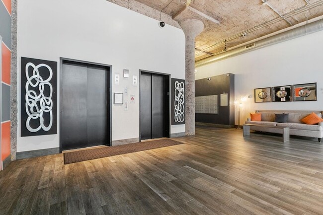 Building Photo - 521 S 7th St