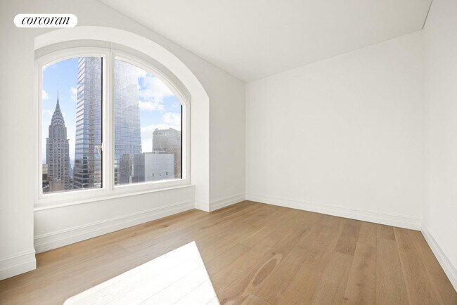 Building Photo - 520 Fifth Avenue 58B