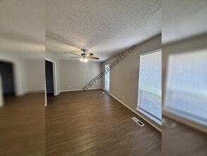 Building Photo - 8 New Haven Ct