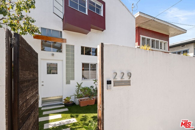 Building Photo - 229 San Juan Ave