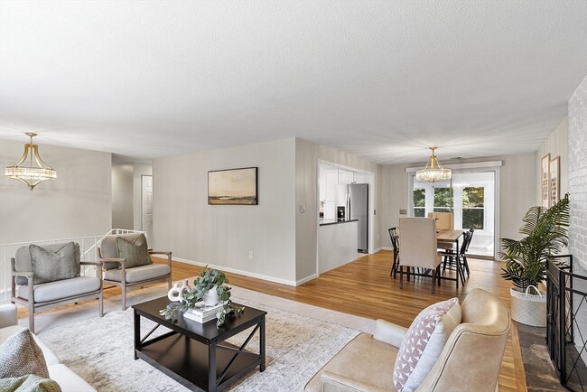 Building Photo - 1022 Pleasant St