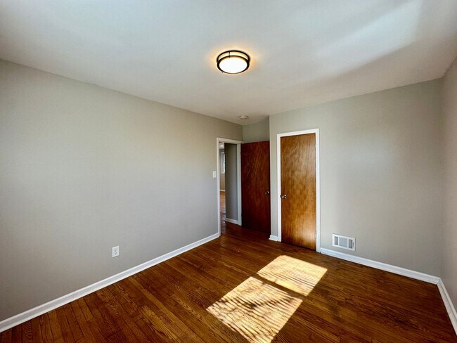 Building Photo - Charming 3 Bedroom/1 Bathroom Home in Essex, Baltimore, MD!