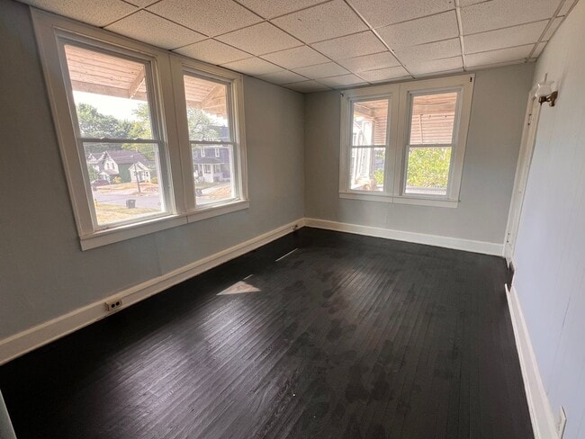 Building Photo - 491 Allyn St