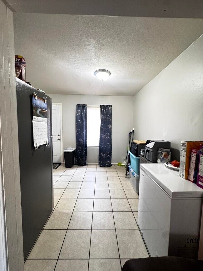 Building Photo - 3558 Kensett Dr
