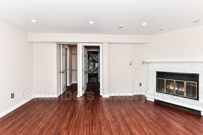 Building Photo - 1549 Twisted Oak Dr