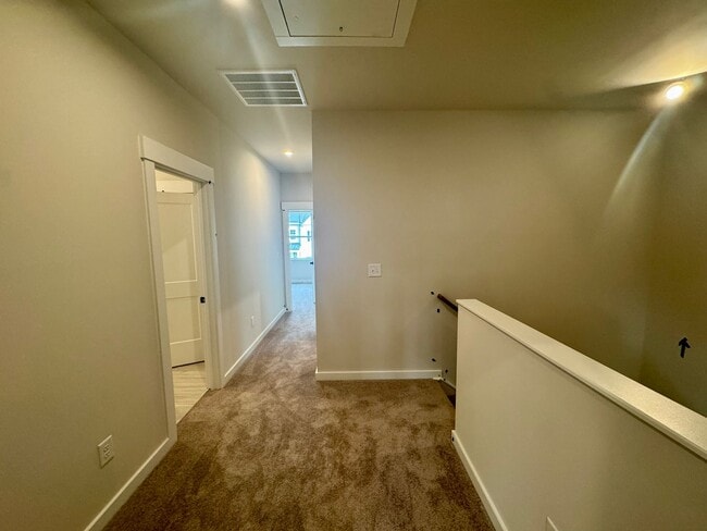 Building Photo - NEW CONSTRUCTION;3BR/2BA Townhome in Griffith Lakes