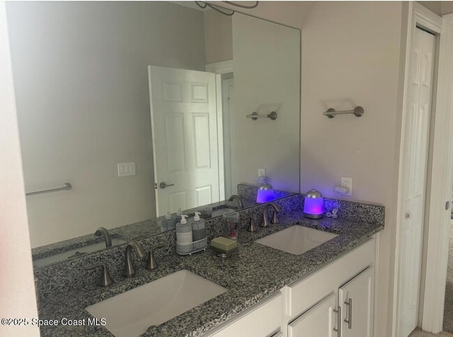 Building Photo - 1805 Noel Pl